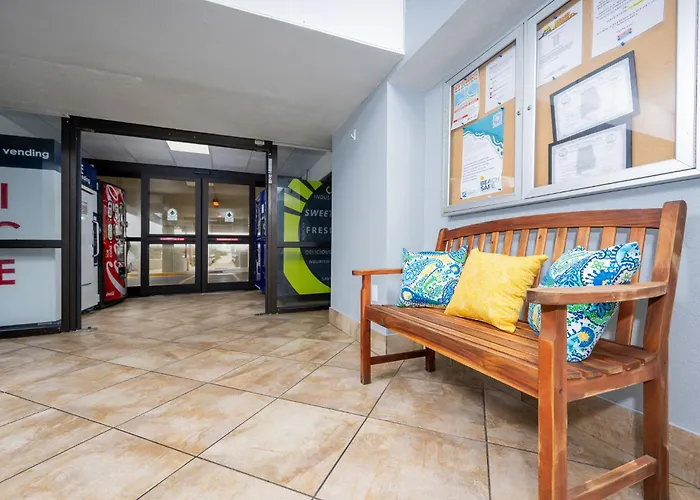 Island Winds East 707 Apartment *