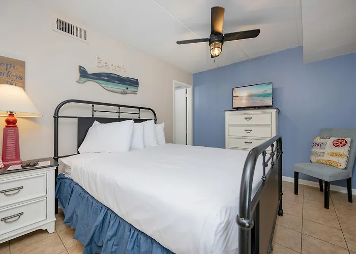 Island Winds East 707 Apartment